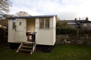 craggley cottage hut 4.jpg